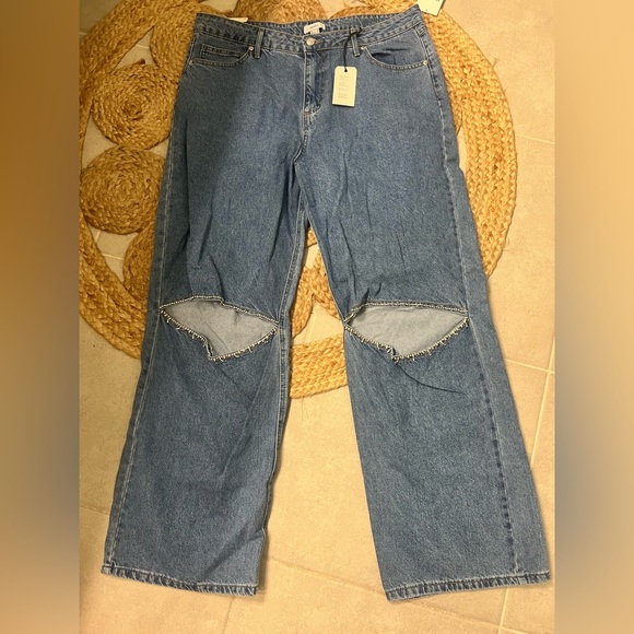 Forever 21 Rhinestone Split-Knee 90s-Fit Jeans - Picture 6 of 10